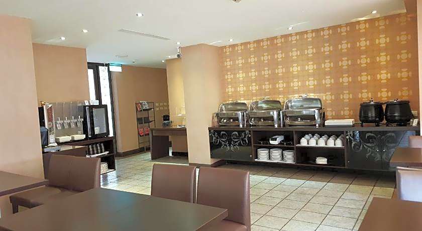 The Riverside Hotel & Motel