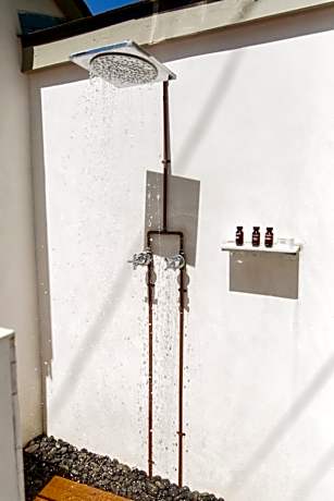 Premium Private Cottage with Outdoor Shower