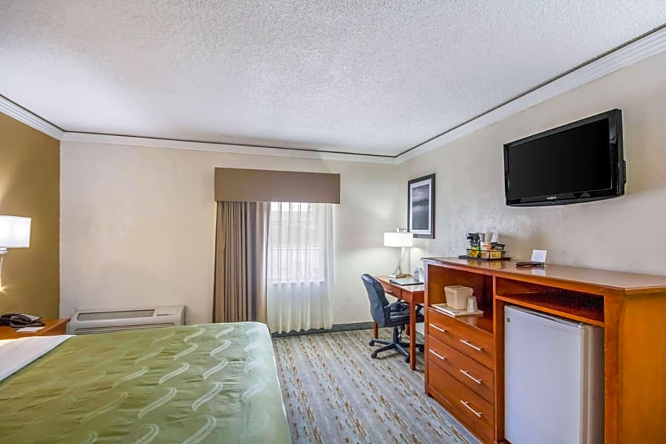 Quality Inn & Suites Kansas City - Independence I-70 East