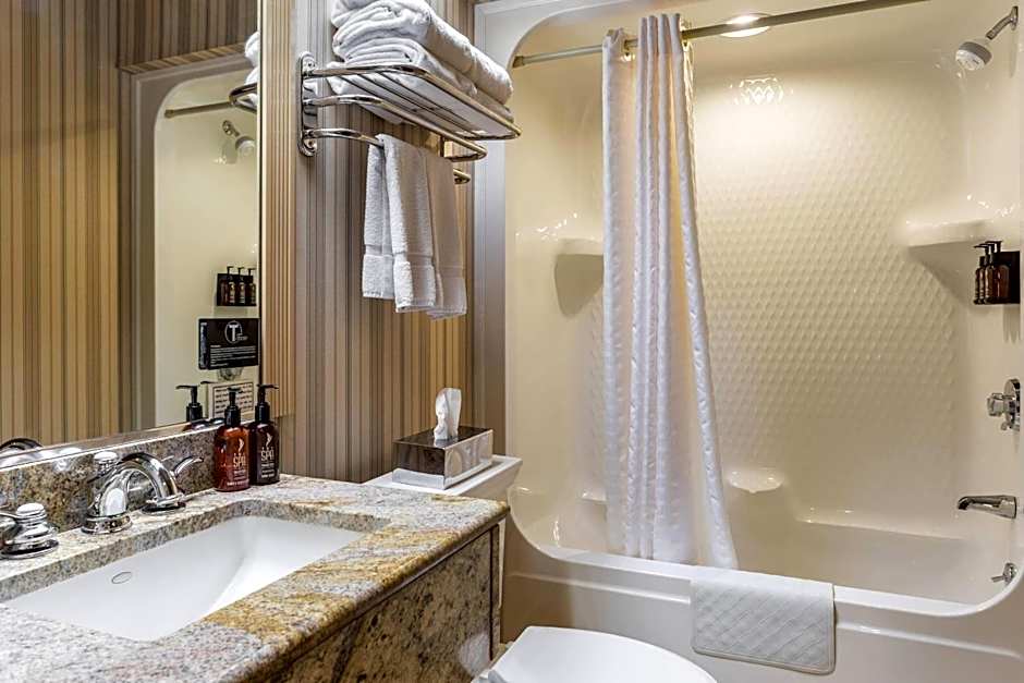 Traditions Hotel & Spa Johnson City - Binghamton, an Ascend Collection Hotel