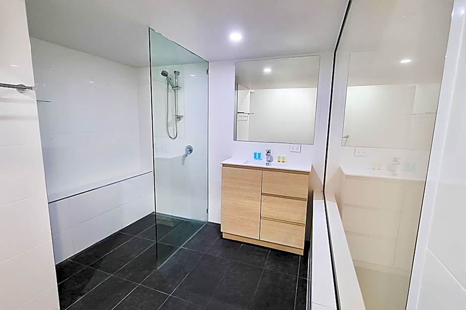 Tiki Hotel Apartments Surfers Paradise