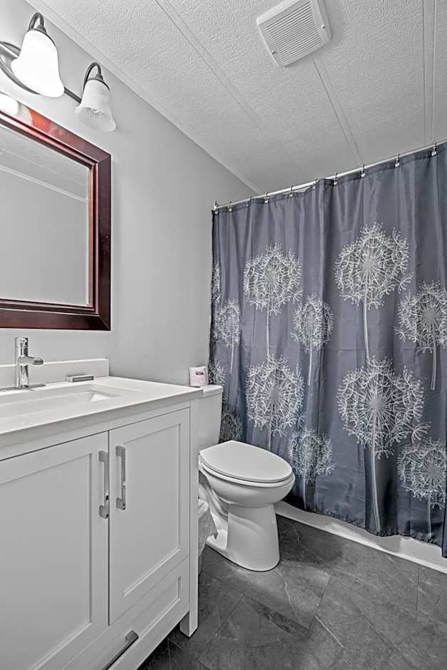 Edge of the Avalon Inn