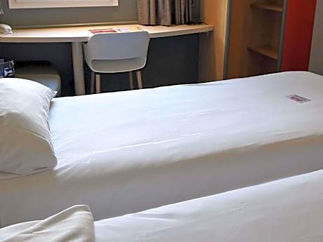 Standard Room with Two Single Beds