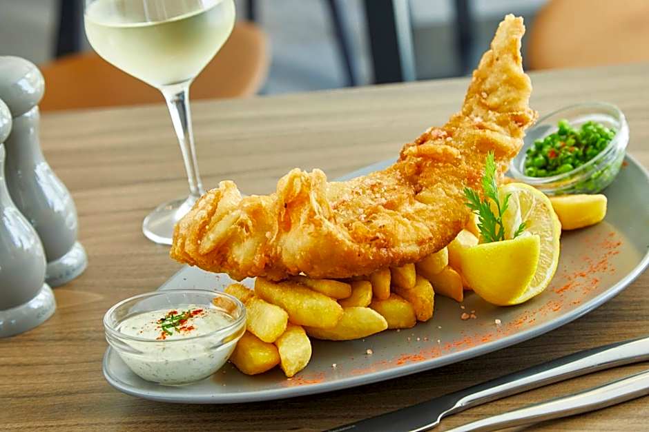 Courtyard by Marriott London Heathrow Airport