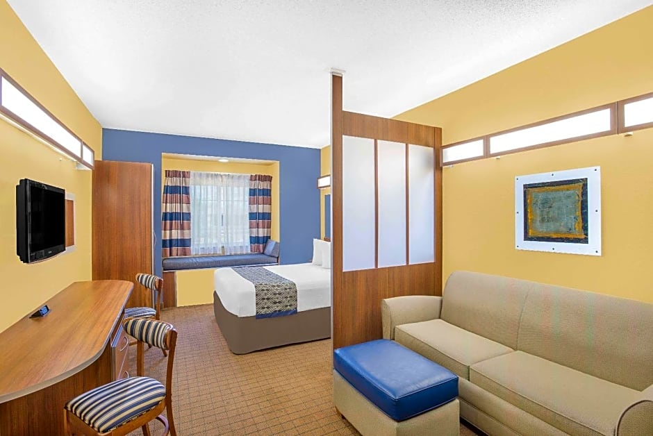 Microtel Inn & Suites By Wyndham Chili/Rochester Airport