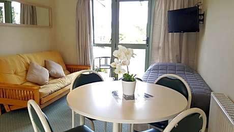 Apartment with Garden View