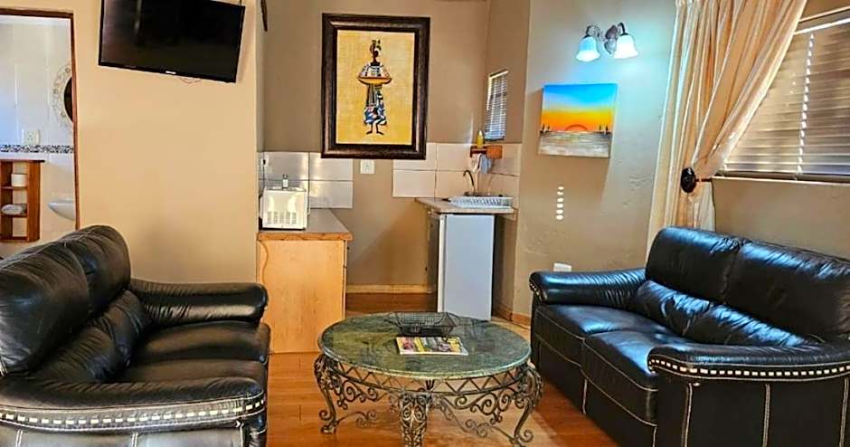 Gaggle Inn Guest Lodge