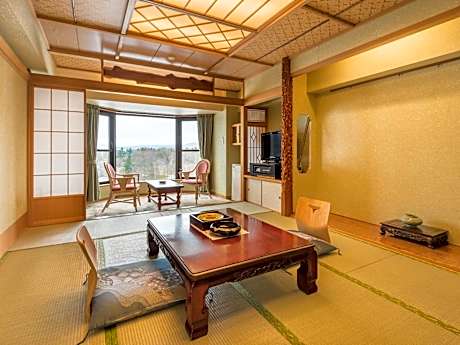 Japanese-Style Room with Lake View - Non-Smoking in Shangri-La