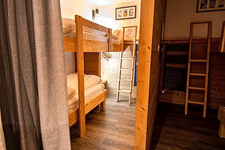 Bunk Bed in Mixed Dormitory Room