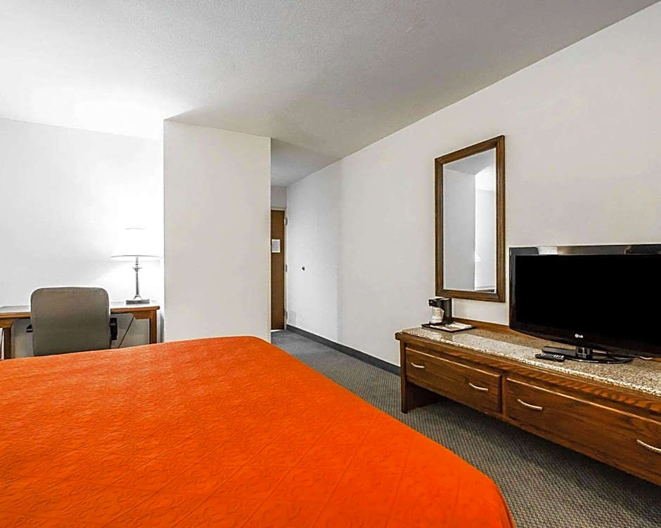 Quality Inn & Suites North Springfield