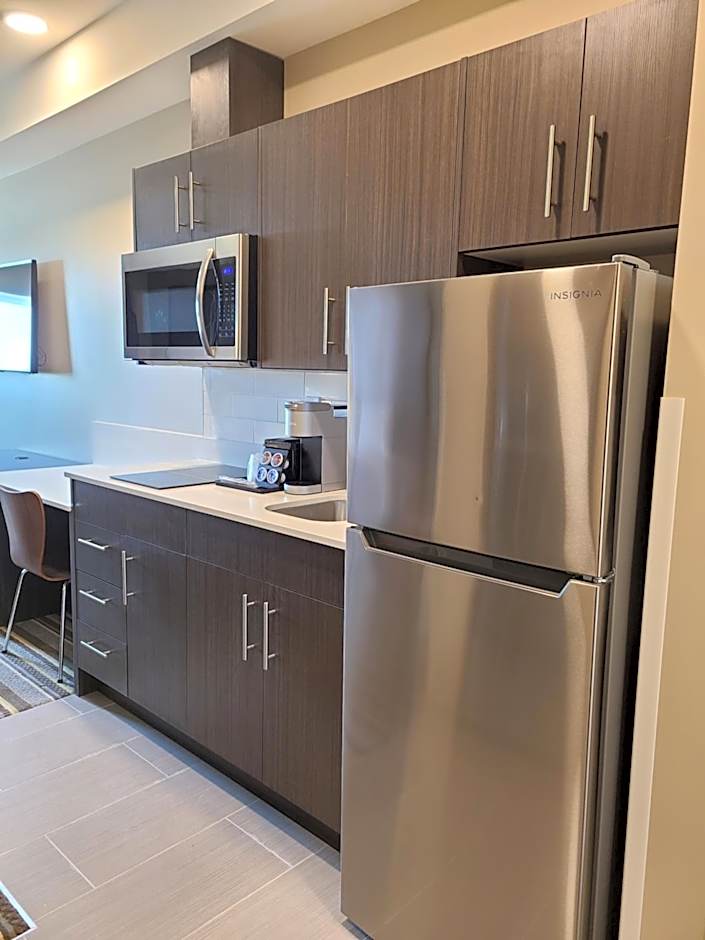 Super 8 by Wyndham Thompson