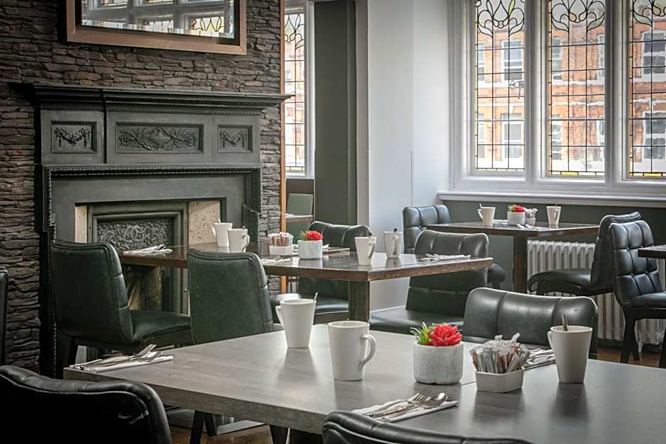 Clayton Crown Hotel London