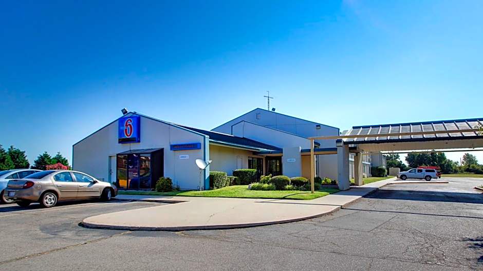 Baymont Inn & Suites Shawnee
