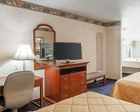 2 Queen Beds Suite Nonsmoking