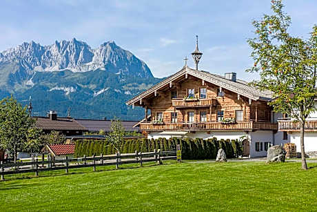Two-Bedroom Apartment with Mountain View - Annex
