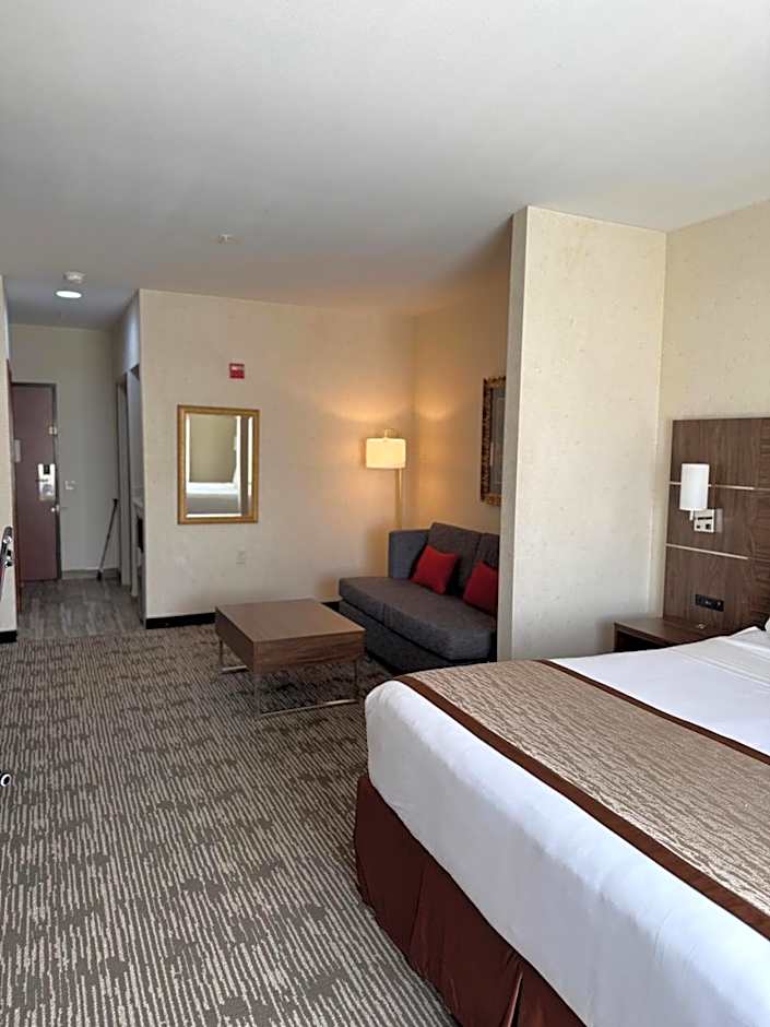 Evergreen Inn and Suites