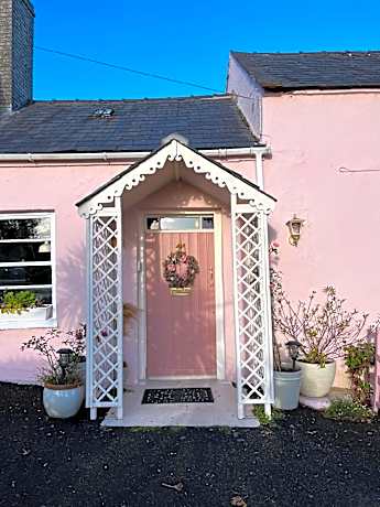 The Pink Cottage (upstairs suite) & Secret Garden