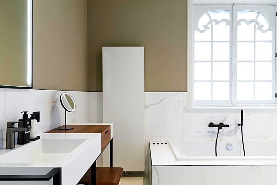 Sapphire House Antwerp, Autograph Collection