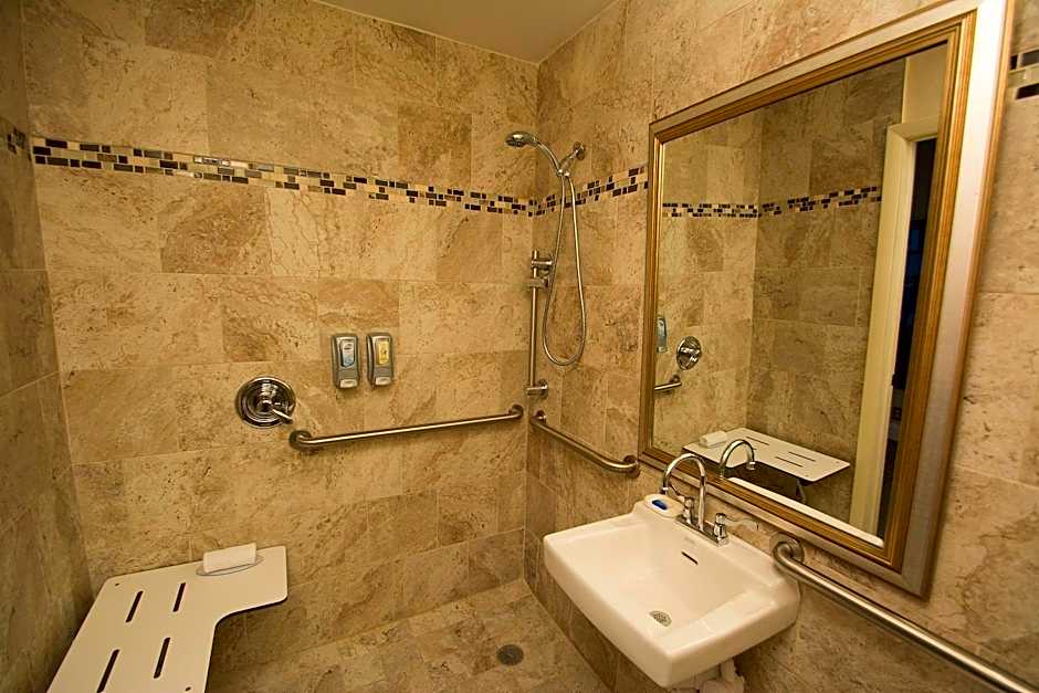 Adria Hotel And Conference Center