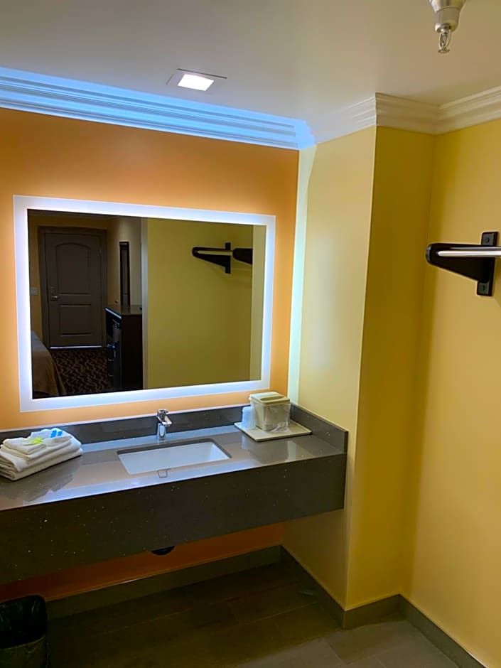 Industry Inn & Suites