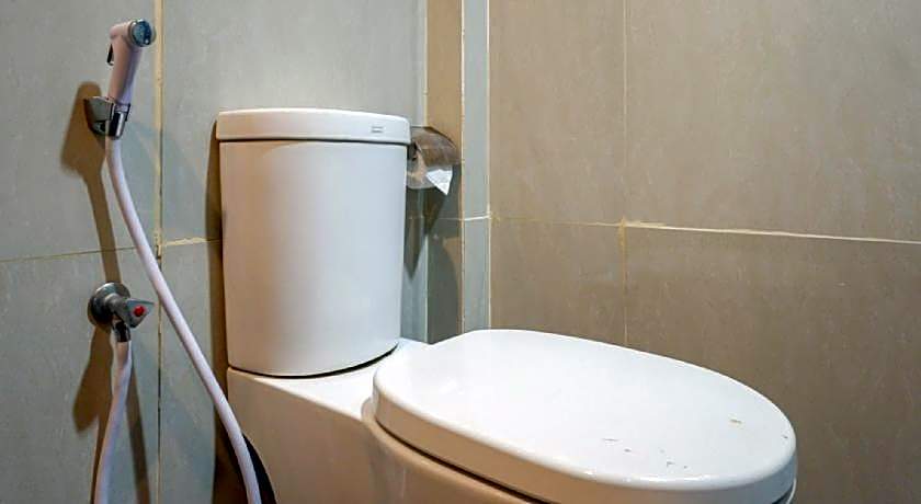 RedDoorz Plus near Hotel Benua Kendari