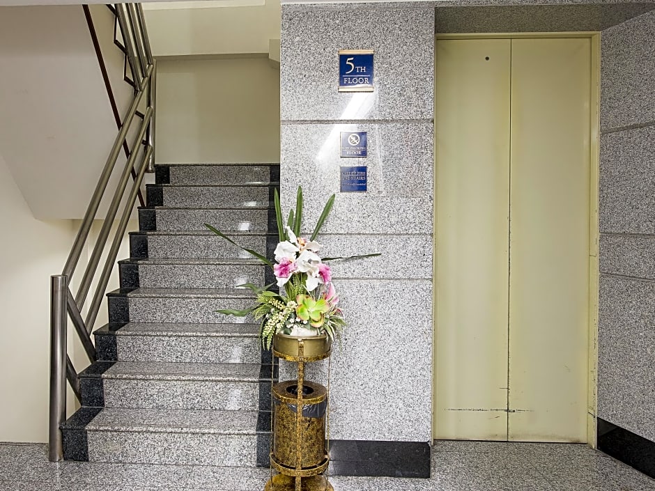 Majestic Suites Hotel