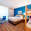 Howard Johnson by Wyndham Anaheim Hotel & Water Playground