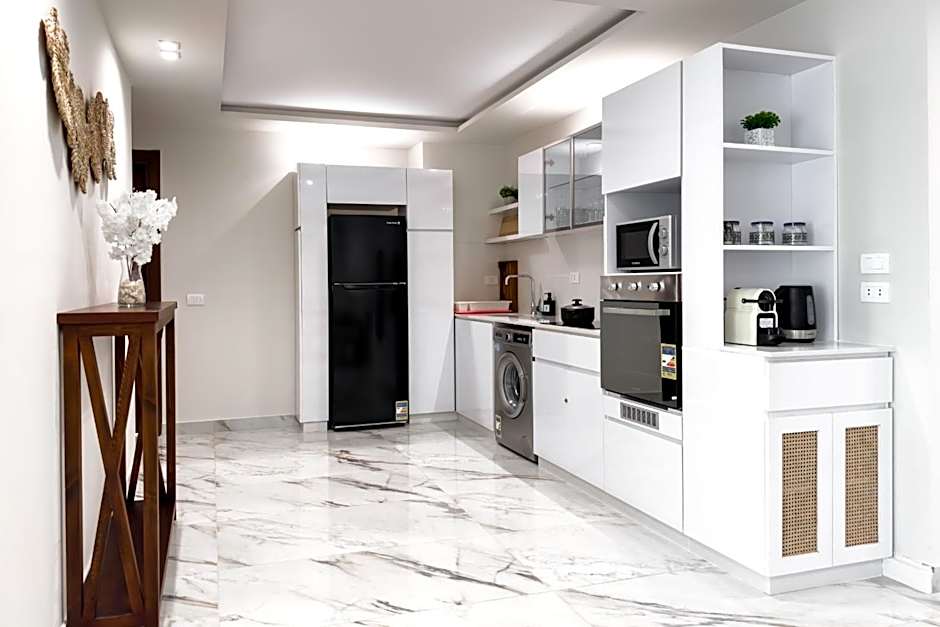 The 2BDR Radiant Residence 5 min to Airport