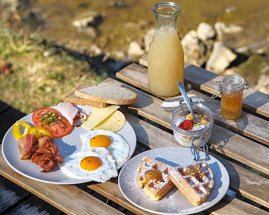 Novosiele Lifestyle Apartments - nad górską rzeką - Strefa relaksu sauna jacuzzi - Bieszczady