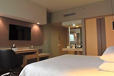 King Room - Non-Smoking