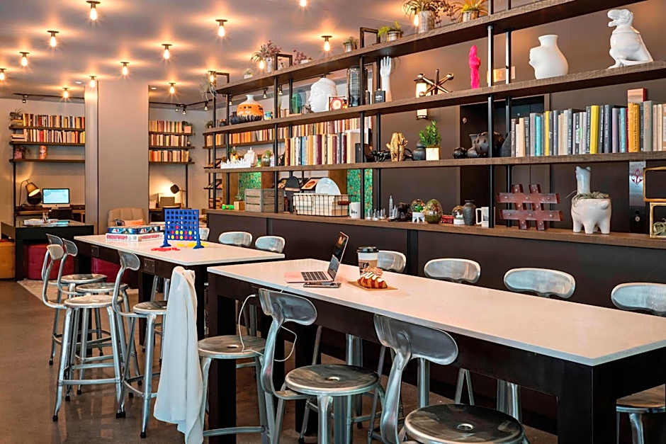 Moxy by Marriott Chicago Downtown