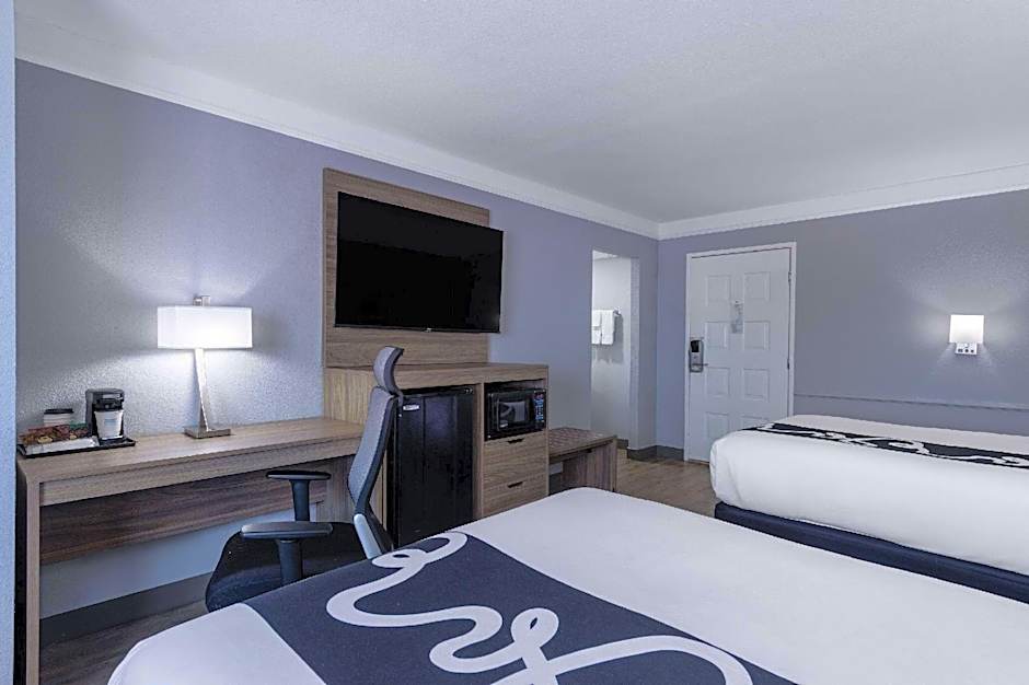 La Quinta Inn & Suites by Wyndham Kansas City Lenexa