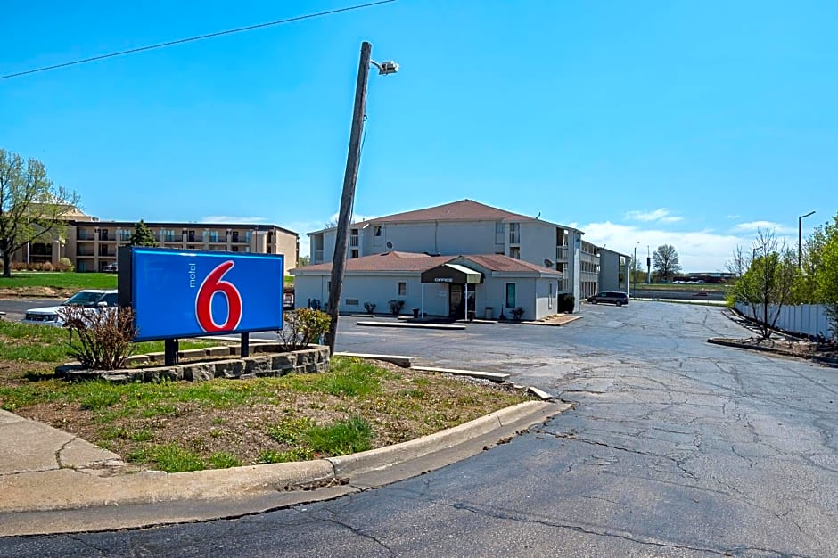 Motel 6-Blue Springs, MO