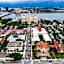 Palm Beach Paradise Walk to Beach Pool WiFi 86" TV WiFi