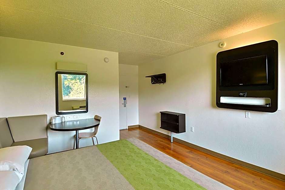 Motel 6-Danvers, MA - Boston North