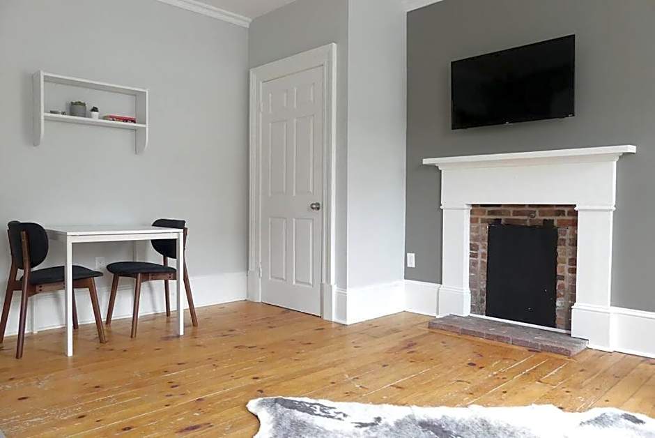 Historic Downtown Apt #2