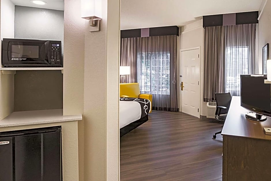 La Quinta Inn & Suites by Wyndham Fort Worth North