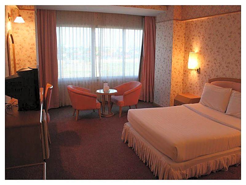 Chaisaeng Palace Hotel