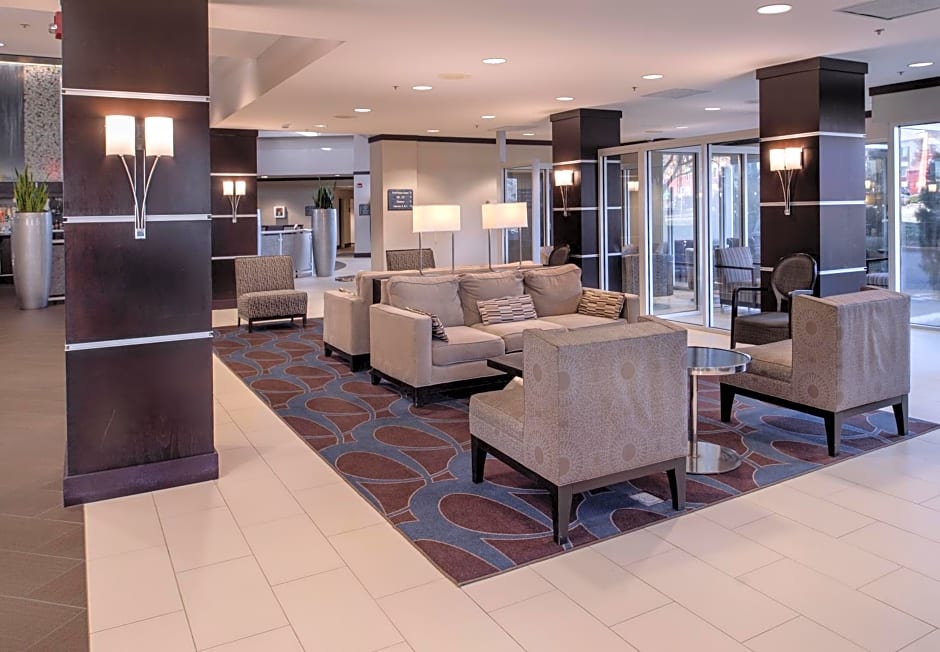 Embassy Suites by Hilton St Louis Airport