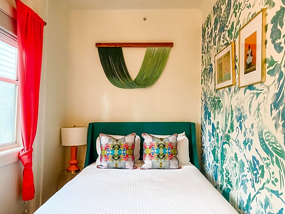Marreros Guest Mansion - Adult Only