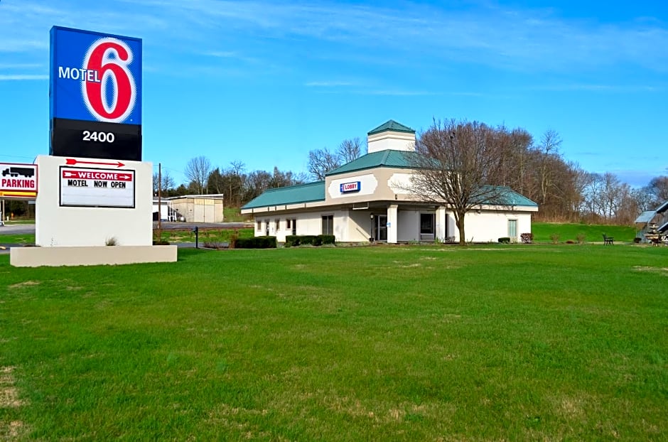 Motel 6-Pulaski, TN