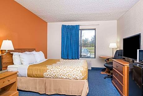 1 Queen Bed Mobility Accessible Room Non-Smoking