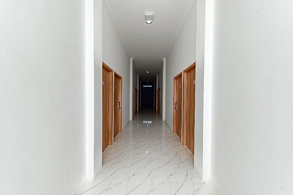 Urbanview Hotel La De Grizz Syariah Sampit by RedDoorz