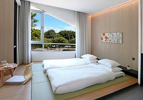 Japanese room with city view