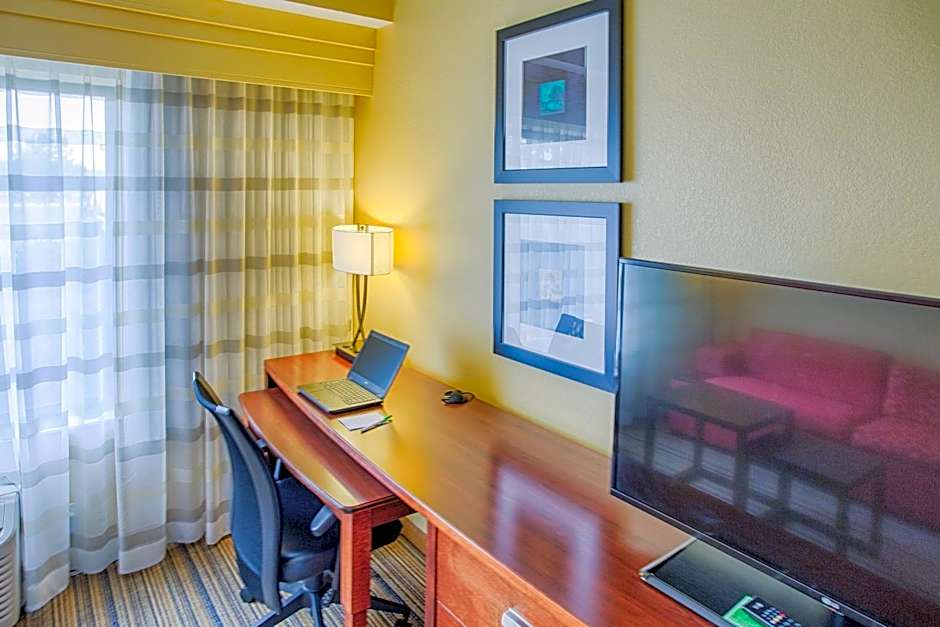 Courtyard by Marriott Fargo Moorhead, MN