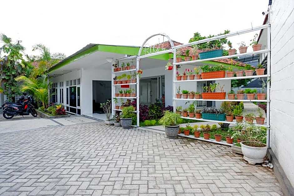 RedDoorz near Mataram University