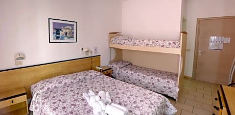 Family Room (2 Adults + 2 Children)