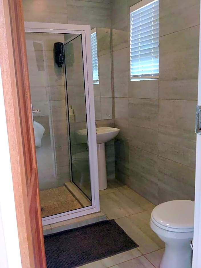 8 on Acacia Guesthouse