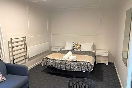 Kitchen Cabin - Sleeps 2