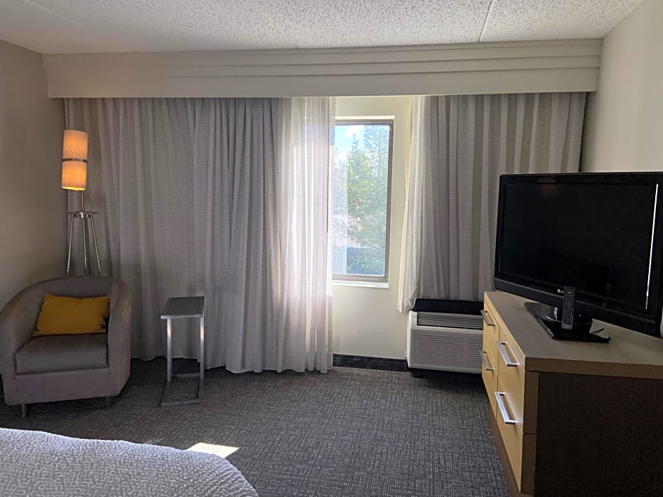 Courtyard by Marriott Detroit Brighton